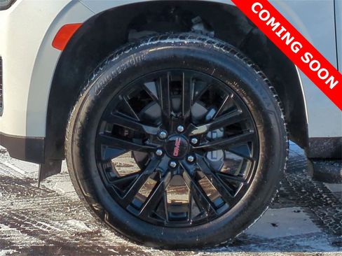 Used 2024 GMC Yukon SLT w/ SLT Luxury Package image 13