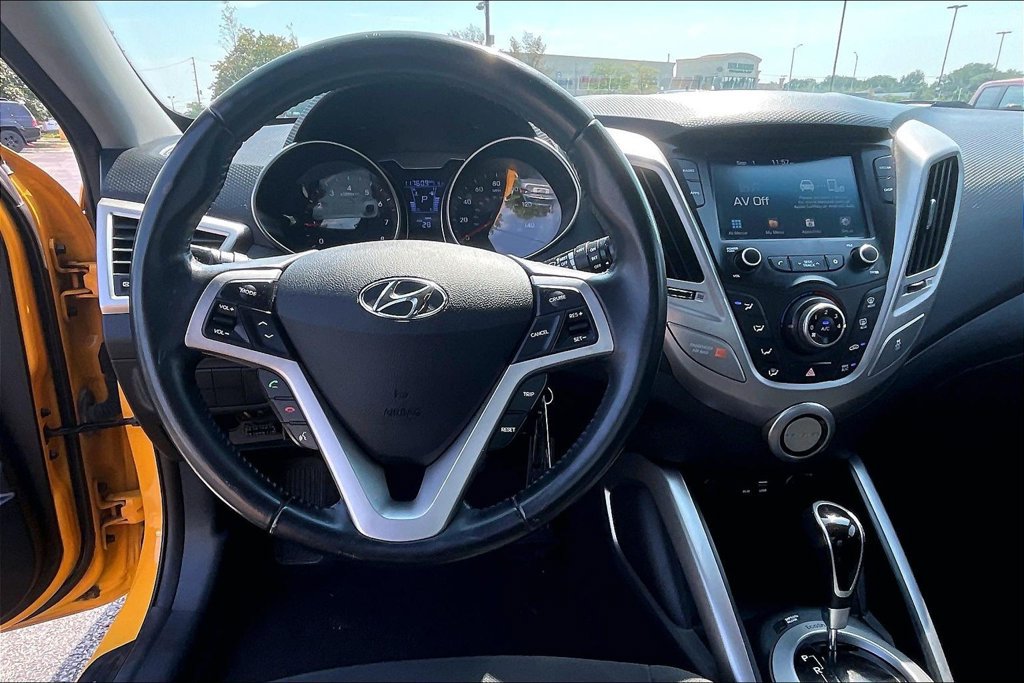 Used 2017 Hyundai Veloster FWD image 5