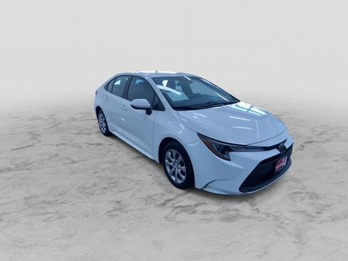 Used 2023 Toyota Corolla LE image 3