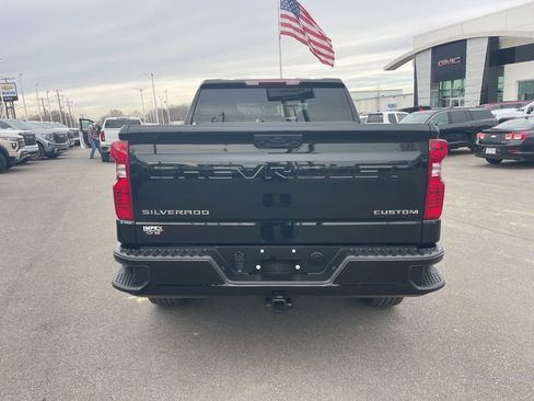 Used 2025 Chevrolet Silverado 1500 Custom image 4