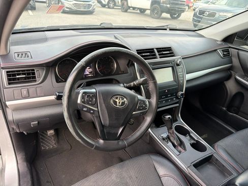 Used 2017 Toyota Camry SE FWD image 8