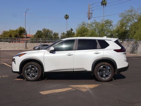 Used 2026 Nissan Rogue SV FWD image 7