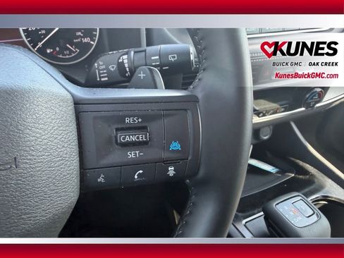 Used 2025 Nissan Rogue SV AWD/4WD image 15