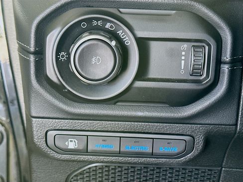 Used 2024 Jeep Wrangler Unlimited Sahara AWD/4WD image 16