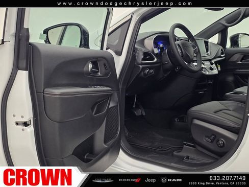 New 2027 Chrysler Pacifica Select FWD image 16
