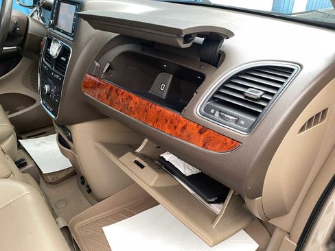 Used 2012 Chrysler Town & Country Touring-L w/ Entertainment Group #2 image 29