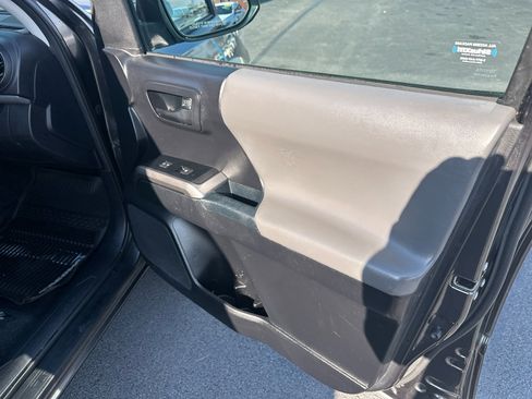 Used 2017 Toyota Tacoma SR5 image 16