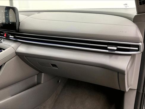 Used 2025 Hyundai Elantra SEL image 19