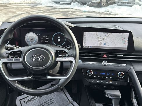 Used 2023 Hyundai Elantra SEL w/ Convenience Package image 25