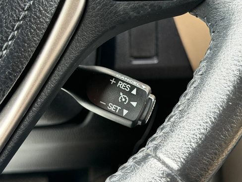Used 2013 Toyota RAV4 Limited AWD/4WD image 38