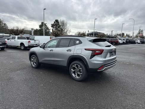 New 2026 Chevrolet Trax LT image 3
