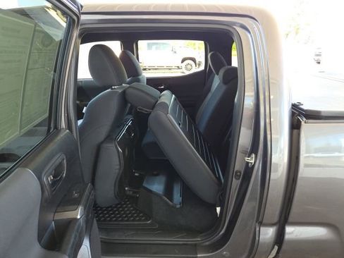 Used 2021 Toyota Tacoma TRD Sport image 29