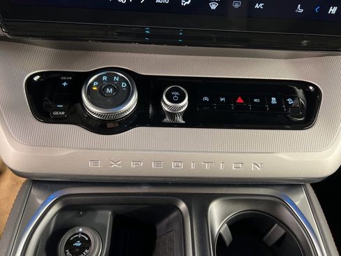 New 2025 Ford Expedition Active image 14