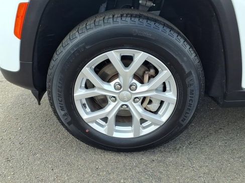 Certified 2023 Jeep Grand Cherokee Limited image 9