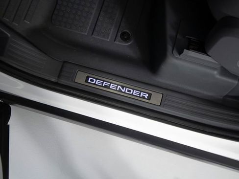 Used 2022 Land Rover Defender 110 X-Dynamic HSE image 13