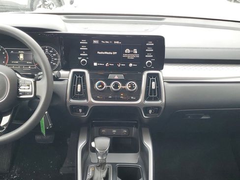Used 2023 Kia Sorento LX image 23