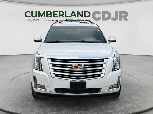 Used 2018 Cadillac Escalade Platinum RWD image 9