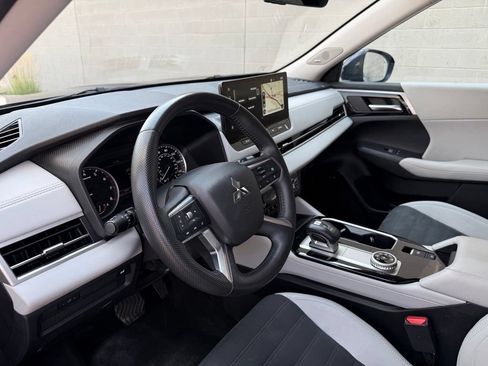 Used 2025 Mitsubishi Outlander SE AWD/4WD image 18