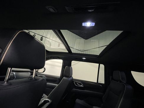 Used 2023 Chevrolet Suburban Premier AWD/4WD image 21