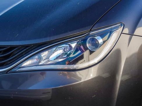 Certified 2019 Chrysler Pacifica Limited image 2