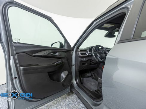 Used 2023 Chevrolet TrailBlazer RS FWD image 9