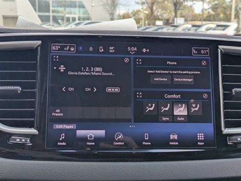 Used 2024 Chrysler Pacifica Touring-L FWD image 20