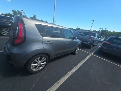 Used 2016 Kia Soul + FWD image 17