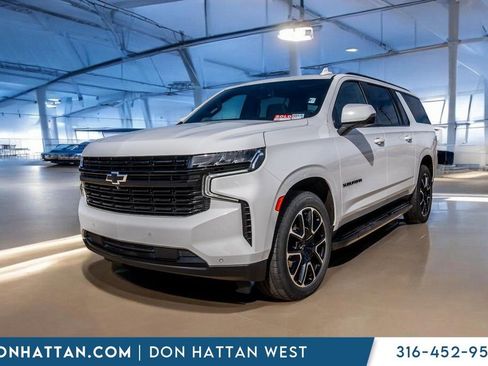 Used 2023 Chevrolet Suburban RST w/ Luxury Package AWD/4WD image 29
