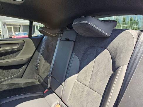 Used 2023 Volvo C40 P8 Recharge Ultimate image 11