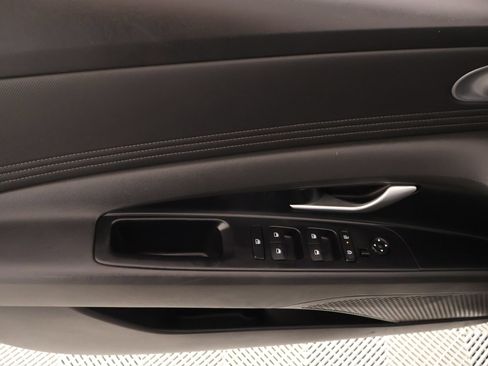 Certified 2025 Hyundai Elantra Limited FWD image 17