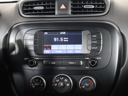 Used 2019 Kia Soul FWD image 25