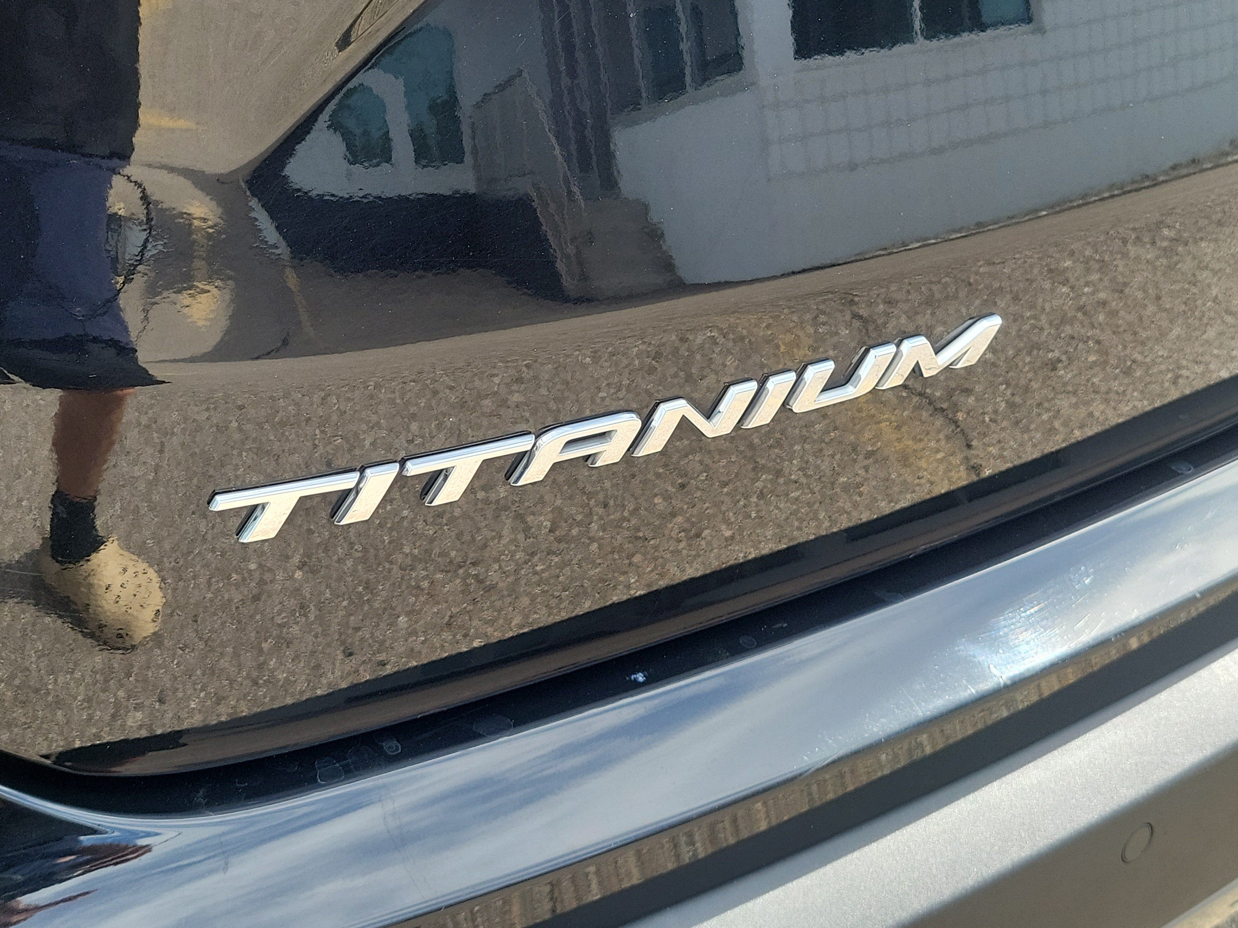 Used 2023 Ford Edge Titanium AWD/4WD image 6