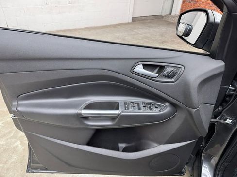 Used 2019 Ford Escape Titanium image 10