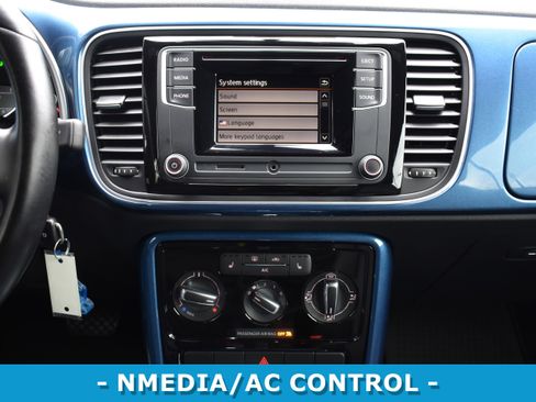 Used 2019 Volkswagen Beetle 2.0T S image 19