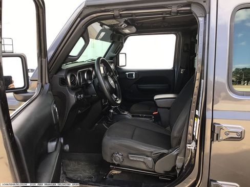 Used 2018 Jeep Wrangler Unlimited Sport AWD/4WD image 8