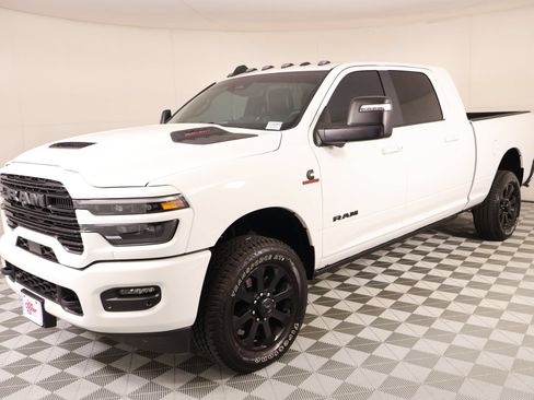 Used 2026 RAM 2500 Laramie AWD/4WD image 11