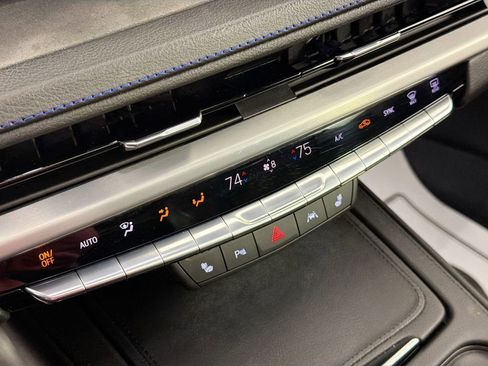 Used 2024 Cadillac XT4 Sport w/ Technology Package image 16