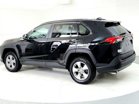 Certified 2024 Toyota RAV4 XLE w/ Convenience Package AWD/4WD image 4
