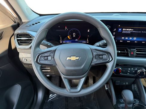 Used 2024 Chevrolet TrailBlazer LT AWD/4WD image 12