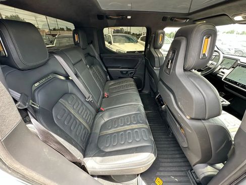 Used 2022 Rivian R1T Launch Edition image 14