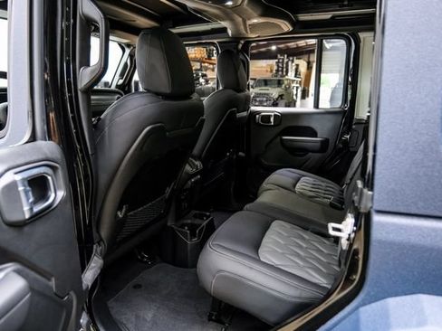 Used 2024 Jeep Wrangler Unlimited Rubicon w/ Technology Group AWD/4WD image 82