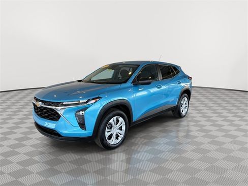 Certified 2025 Chevrolet Trax LS image 5