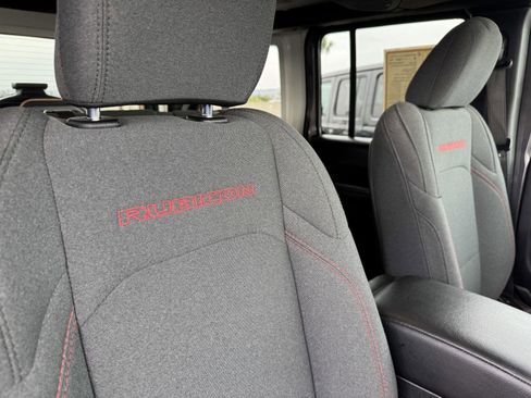 Certified 2025 Jeep Wrangler Unlimited Rubicon AWD/4WD image 10
