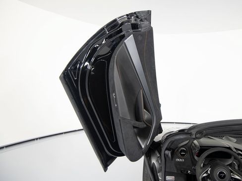 Used 2024 McLaren 750S Spider RWD image 11