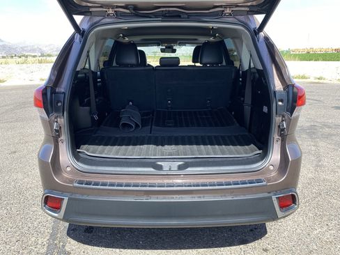 Used 2017 Toyota Highlander Limited w/ Carpet Mat Package AWD/4WD image 15