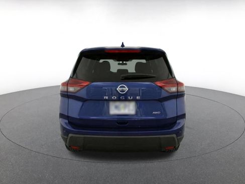 Used 2025 Nissan Rogue SV AWD/4WD image 8
