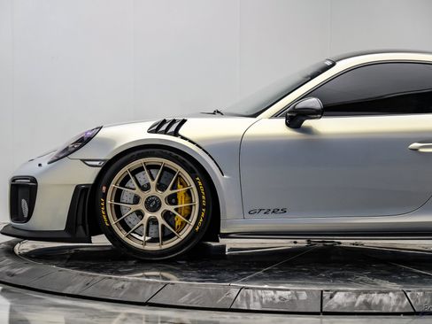 Used 2018 Porsche 911 GT2 RS w/ Weissach Package RWD image 10