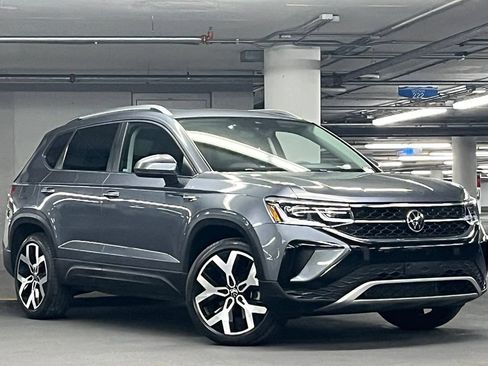 Used 2022 Volkswagen Taos SEL w/ Panoramic Sunroof Package AWD/4WD image 2
