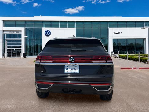 New 2026 Volkswagen Atlas Cross Sport SE FWD image 7