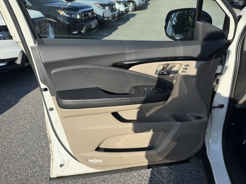 Used 2016 Honda Pilot Touring image 14